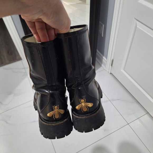 Gucci Black Leather Ankle Boots with Gold Horsebit - Picture 4 of 5